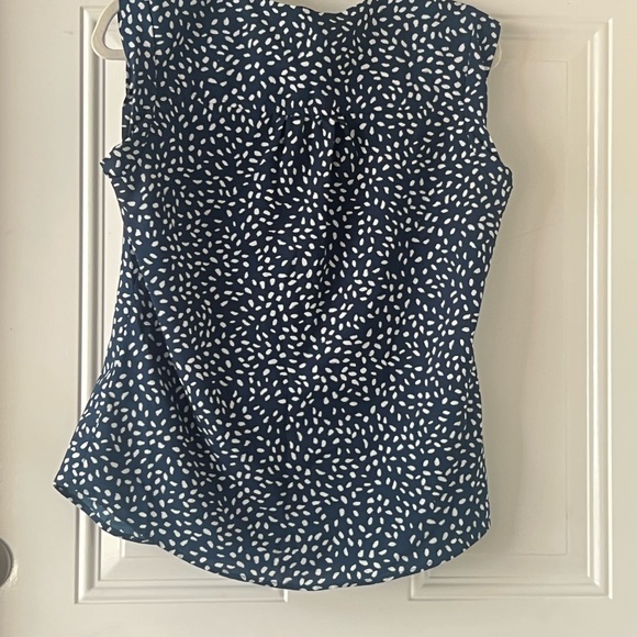 Navy Blue Sleeveless Top with White Pattern - Picture 3 of 3